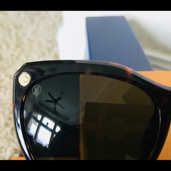 Gorgeous Brand New LV Sunglasses - Picture 7 of 8